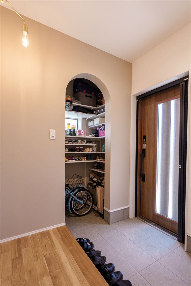 土間収納の玄関