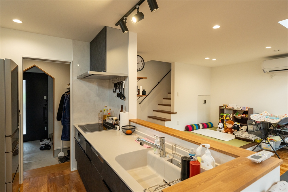 すっきりとした間取りが暮らしやすいスタイリッシュな家